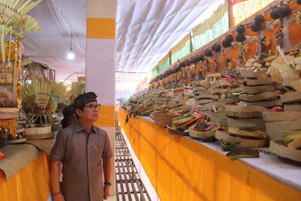 Sekda Adi Arnawa Hadiri Karya Pitra Yadnya dan Manusa Yadnya MGPSSR Desa Pererenan